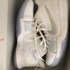 Kyrie basketball shoes